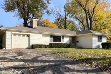 Welcome home to this well-kept 3BR/2BA ranch in the centrally on Sinnissippi Park Golf Course in Illinois - for sale on GolfHomes.com, golf home, golf lot