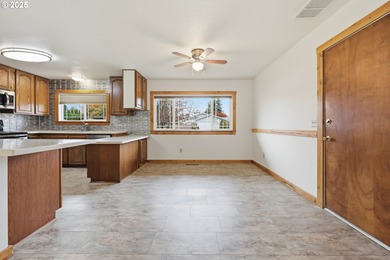 Call for details on 3.375% Rate Assumable Loan! Charming home on Gresham Golf Course in Oregon - for sale on GolfHomes.com, golf home, golf lot