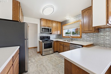 Call for details on 3.375% Rate Assumable Loan! Charming home on Gresham Golf Course in Oregon - for sale on GolfHomes.com, golf home, golf lot