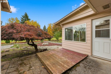 Call for details on 3.375% Rate Assumable Loan! Charming home on Gresham Golf Course in Oregon - for sale on GolfHomes.com, golf home, golf lot