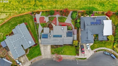 Call for details on 3.375% Rate Assumable Loan! Charming home on Gresham Golf Course in Oregon - for sale on GolfHomes.com, golf home, golf lot