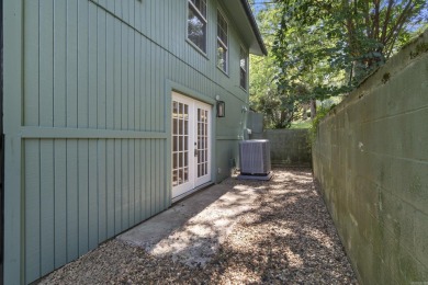 Welcome to this newly renovated 3-bedroom, 2 bath townhome on DeSoto Golf Course in Arkansas - for sale on GolfHomes.com, golf home, golf lot