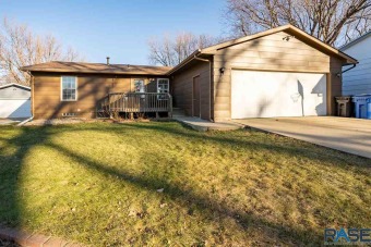 Looking for a home that's private and in a great location on Willow Run Golf Course in South Dakota - for sale on GolfHomes.com, golf home, golf lot