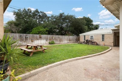 Don't miss out on this charming 4 bed / 3 bath home sitting on a on Ebony Hills Public Golf Course in Texas - for sale on GolfHomes.com, golf home, golf lot