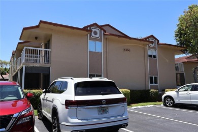 This unit is conveniently located in the center of Doral, close on Jim McLean Signature Course in Florida - for sale on GolfHomes.com, golf home, golf lot