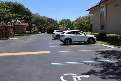 This unit is conveniently located in the center of Doral, close on Jim McLean Signature Course in Florida - for sale on GolfHomes.com, golf home, golf lot