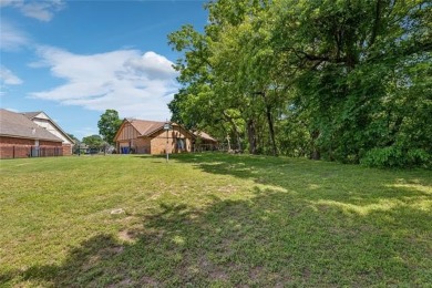 Beautifully remodeled full brick home nestled in a cul-de-sac on on Indian Springs Country Club in Oklahoma - for sale on GolfHomes.com, golf home, golf lot