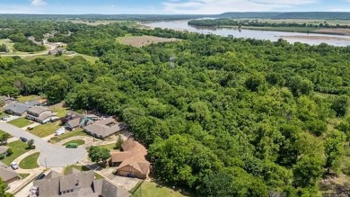 Beautifully remodeled full brick home nestled in a cul-de-sac on on Indian Springs Country Club in Oklahoma - for sale on GolfHomes.com, golf home, golf lot