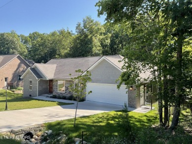 Like New Jones Bros Construction home in Fairfield Glade. (Owner on Stonehenge Golf Course in Tennessee - for sale on GolfHomes.com, golf home, golf lot