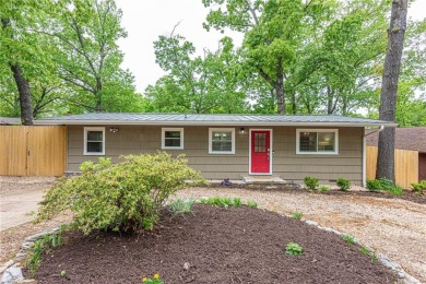 WELCOME HOME! This charming 2-bedrm, 2-bathrm home located in on Bella Vista Country Club and Golf Course in Arkansas - for sale on GolfHomes.com, golf home, golf lot