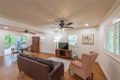 WELCOME HOME! This charming 2-bedrm, 2-bathrm home located in on Bella Vista Country Club and Golf Course in Arkansas - for sale on GolfHomes.com, golf home, golf lot