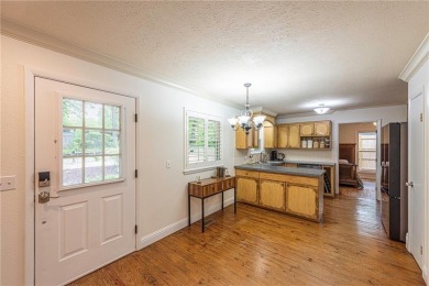 WELCOME HOME! This charming 2-bedrm, 2-bathrm home located in on Bella Vista Country Club and Golf Course in Arkansas - for sale on GolfHomes.com, golf home, golf lot