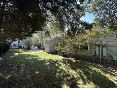 Charming One-Level DUPLEX just a mile from the beach! Looking on True Blue Plantation in South Carolina - for sale on GolfHomes.com, golf home, golf lot