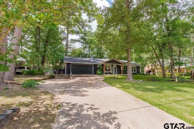 Welcome to this charming 1407 square foot, 3 bedroom, 2 bath on Hide-A-Way Lake Golf Course in Texas - for sale on GolfHomes.com, golf home, golf lot