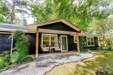 Welcome to this charming 1407 square foot, 3 bedroom, 2 bath on Hide-A-Way Lake Golf Course in Texas - for sale on GolfHomes.com, golf home, golf lot