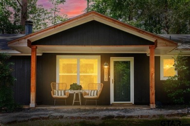 Welcome to this charming 1407 square foot, 3 bedroom, 2 bath on Hide-A-Way Lake Golf Course in Texas - for sale on GolfHomes.com, golf home, golf lot