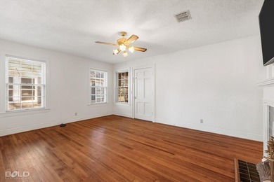 Welcome to this charming 1940 home offering 1312 square feet of on Querbes Park Golf Course in Louisiana - for sale on GolfHomes.com, golf home, golf lot