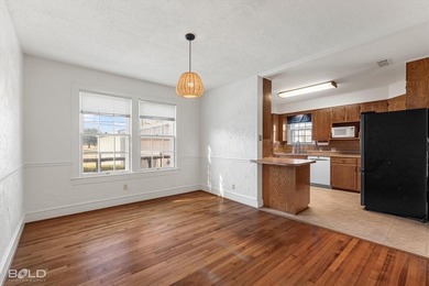 Welcome to this charming 1940 home offering 1312 square feet of on Querbes Park Golf Course in Louisiana - for sale on GolfHomes.com, golf home, golf lot