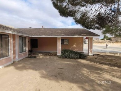 Large and spacious home with 3 BR/ 2 Ba, office, indoor laundry on Tierra Del Sol Golf Course in California - for sale on GolfHomes.com, golf home, golf lot