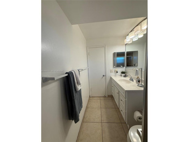 One bedroom one and a half bedroom condo in resort like + on Sunrise Lakes Phase III in Florida - for sale on GolfHomes.com, golf home, golf lot