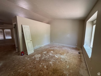 Fantastic value in Layton! This multi-level home offers 3 on Sun Hills Golf Course in Utah - for sale on GolfHomes.com, golf home, golf lot