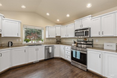 Minutes from the lake & golf course, this home meets ALL your on Hunters Point Golf Club in Idaho - for sale on GolfHomes.com, golf home, golf lot