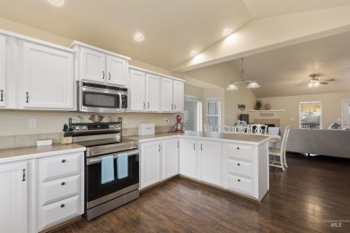 Minutes from the lake & golf course, this home meets ALL your on Hunters Point Golf Club in Idaho - for sale on GolfHomes.com, golf home, golf lot