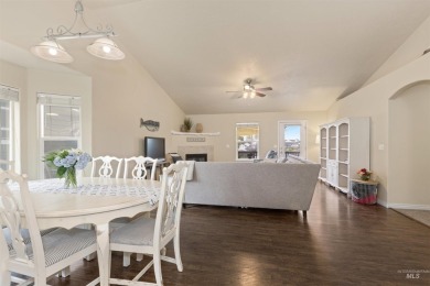 Minutes from the lake & golf course, this home meets ALL your on Hunters Point Golf Club in Idaho - for sale on GolfHomes.com, golf home, golf lot