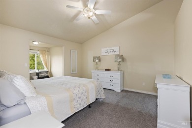 Minutes from the lake & golf course, this home meets ALL your on Hunters Point Golf Club in Idaho - for sale on GolfHomes.com, golf home, golf lot