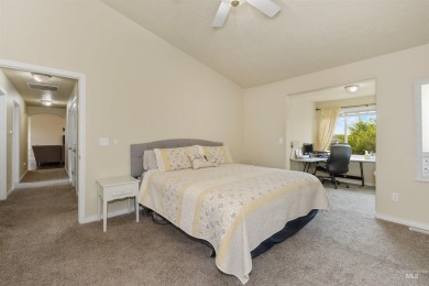 Minutes from the lake & golf course, this home meets ALL your on Hunters Point Golf Club in Idaho - for sale on GolfHomes.com, golf home, golf lot