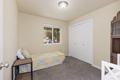 Minutes from the lake & golf course, this home meets ALL your on Hunters Point Golf Club in Idaho - for sale on GolfHomes.com, golf home, golf lot