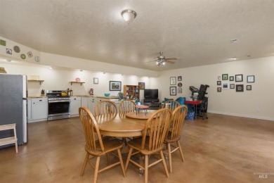 Minutes from the lake & golf course, this home meets ALL your on Hunters Point Golf Club in Idaho - for sale on GolfHomes.com, golf home, golf lot