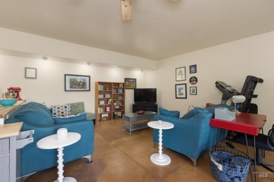 Minutes from the lake & golf course, this home meets ALL your on Hunters Point Golf Club in Idaho - for sale on GolfHomes.com, golf home, golf lot