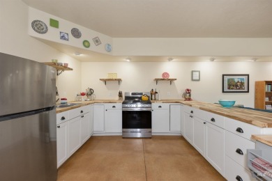 Minutes from the lake & golf course, this home meets ALL your on Hunters Point Golf Club in Idaho - for sale on GolfHomes.com, golf home, golf lot