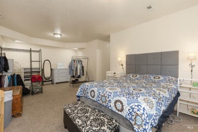 Minutes from the lake & golf course, this home meets ALL your on Hunters Point Golf Club in Idaho - for sale on GolfHomes.com, golf home, golf lot