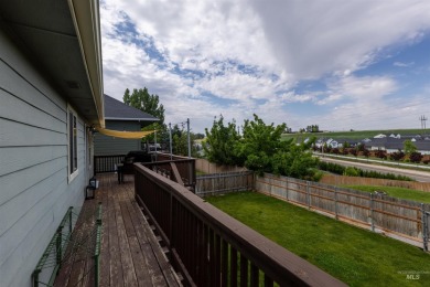 Minutes from the lake & golf course, this home meets ALL your on Hunters Point Golf Club in Idaho - for sale on GolfHomes.com, golf home, golf lot