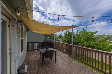 Minutes from the lake & golf course, this home meets ALL your on Hunters Point Golf Club in Idaho - for sale on GolfHomes.com, golf home, golf lot