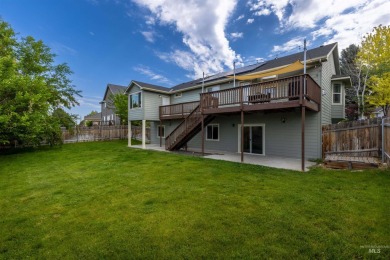 Minutes from the lake & golf course, this home meets ALL your on Hunters Point Golf Club in Idaho - for sale on GolfHomes.com, golf home, golf lot