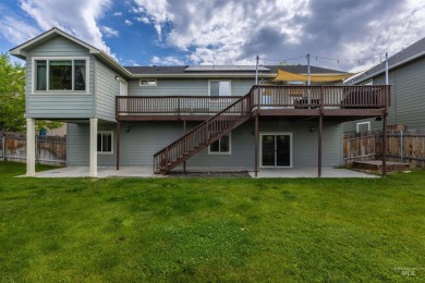 Minutes from the lake & golf course, this home meets ALL your on Hunters Point Golf Club in Idaho - for sale on GolfHomes.com, golf home, golf lot