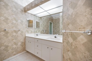 This bright and spacious 3-bedroom, 2-bathroom villa in the on The Venice Golf and Country Club in Florida - for sale on GolfHomes.com, golf home, golf lot