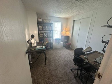 This home is a 1995 Fleetwood with 1008 sq. ft. It has 2 on Four Lakes Golf Club in Florida - for sale on GolfHomes.com, golf home, golf lot