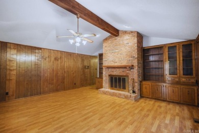 This well maintained 3-bedroom, 2.5-bath home offers tons of on Foxwood Golf Club in Arkansas - for sale on GolfHomes.com, golf home, golf lot