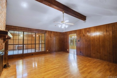 This well maintained 3-bedroom, 2.5-bath home offers tons of on Foxwood Golf Club in Arkansas - for sale on GolfHomes.com, golf home, golf lot