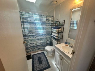 This home is a 1995 Fleetwood with 1008 sq. ft. It has 2 on Four Lakes Golf Club in Florida - for sale on GolfHomes.com, golf home, golf lot