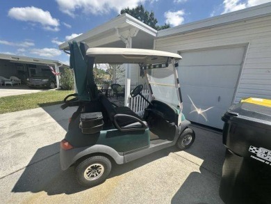 This home is a 1995 Fleetwood with 1008 sq. ft. It has 2 on Four Lakes Golf Club in Florida - for sale on GolfHomes.com, golf home, golf lot