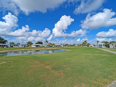This home is a 1995 Fleetwood with 1008 sq. ft. It has 2 on Four Lakes Golf Club in Florida - for sale on GolfHomes.com, golf home, golf lot