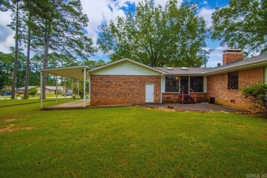 This well maintained 3-bedroom, 2.5-bath home offers tons of on Foxwood Golf Club in Arkansas - for sale on GolfHomes.com, golf home, golf lot