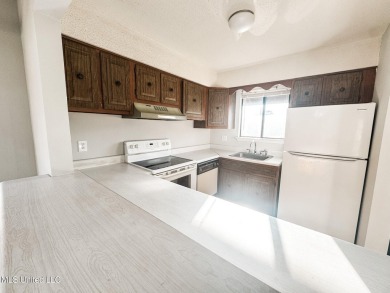 JUST REDUCED To SELL! 2 BEDROOM/ 2 BATH CONDO WITH AMAZING VIEWS on Diamondhead Country Club in Mississippi - for sale on GolfHomes.com, golf home, golf lot