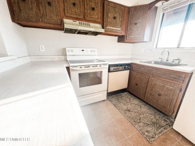 JUST REDUCED To SELL! 2 BEDROOM/ 2 BATH CONDO WITH AMAZING VIEWS on Diamondhead Country Club in Mississippi - for sale on GolfHomes.com, golf home, golf lot
