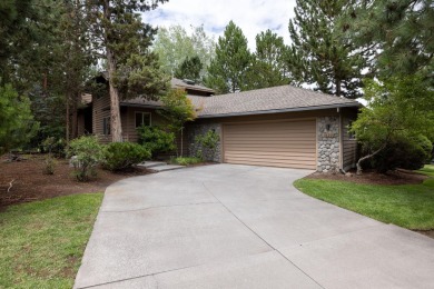 Exceptional golf course home in Rivers Edge Village backing up on Rivers Edge Golf Resort in Oregon - for sale on GolfHomes.com, golf home, golf lot